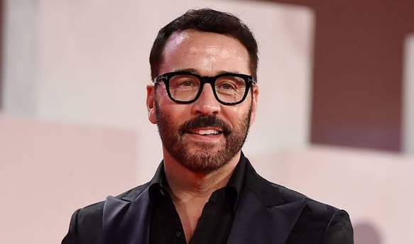 Jeremy Piven’s Contributions to Youth Empowerment and Development post thumbnail image